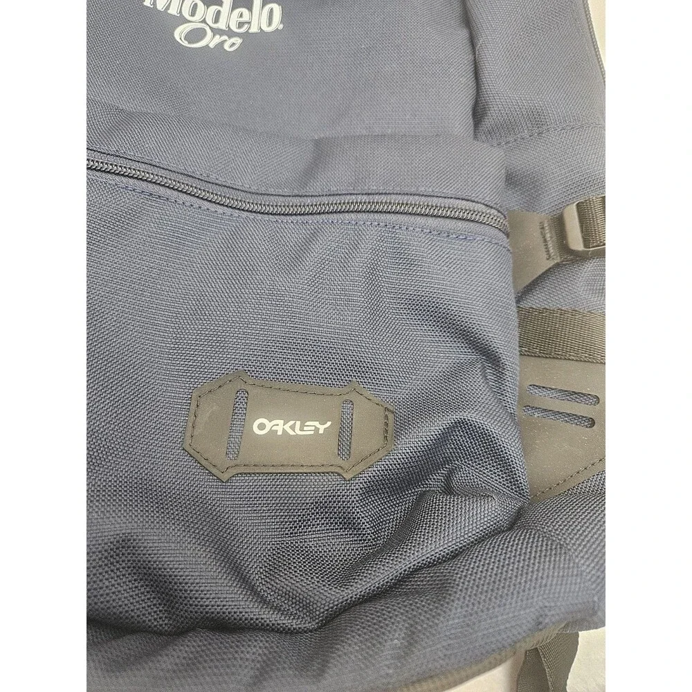 Oakley Modelo Oro Cerveza Backpack w padded laptop sleeve Blue